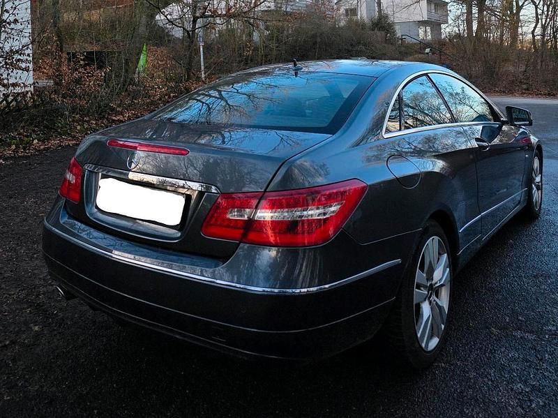 Gebraucht Mercedes E250 204 PS (150 kW) 2011 Grau Coupé