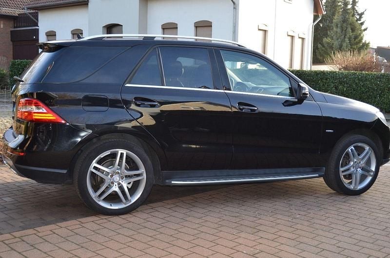 Gebraucht Mercedes ML350 258 PS (189 kW) 2011 Schwarz SUV