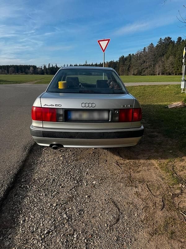 Second-hand Audi 80 Basis 115 CP (84 kW) 1992 Argintiu Berlinǎ