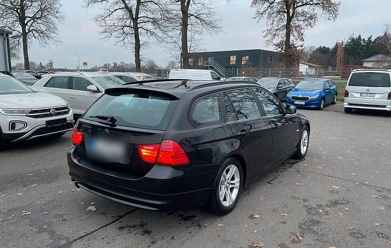 Gebraucht BMW 318 143 PS (105 kW) 2010 Schwarz Kombi