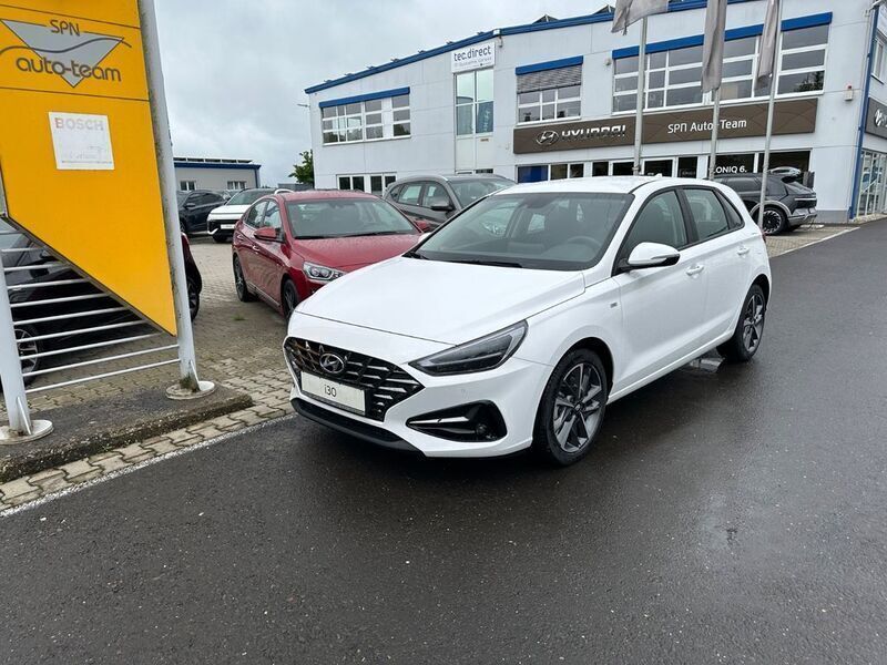 Weiß Gebraucht 2023 Hyundai i30 Comfort Limousine | 22.900 € (Fairer Preis) - Bild 1/4