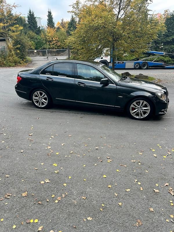 Gebraucht Mercedes C200 184 PS (135 kW) 2011 Schwarz Limousine