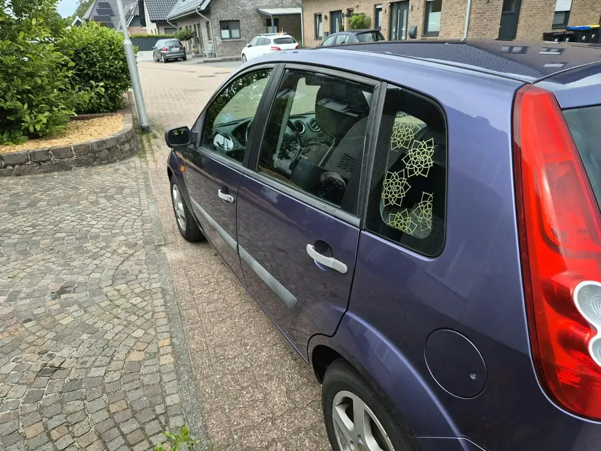 Gebraucht Ford Fiesta 70 PS (51 kW) 2006 Violet Kleinwagen