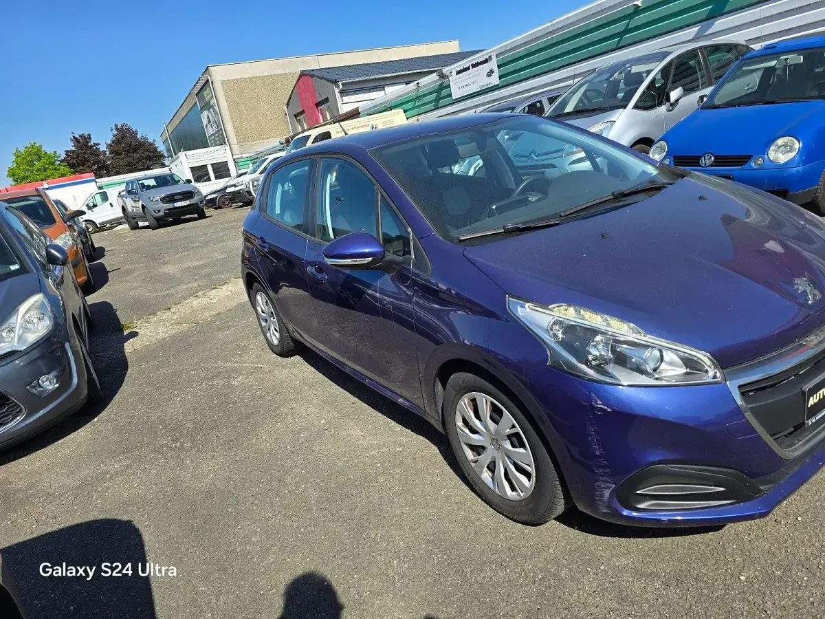 Gebraucht Peugeot 208 Active 82 PS (60 kW) 2016 Blau Kleinwagen
