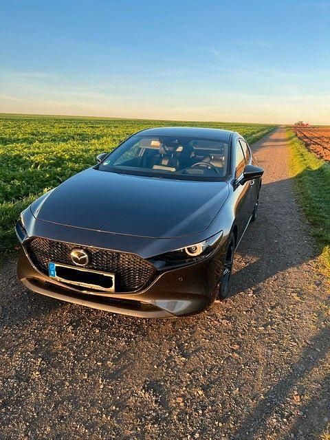 Grau Gebraucht 2019 Mazda 3 Selection Limousine | 19.750 € (Etwas zu teuer) - Bild 1/4