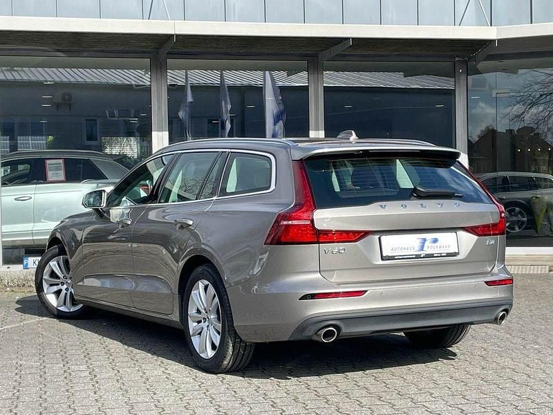 Gebraucht Volvo V60 197 PS (144 kW) 2020 Pebble grey Kombi