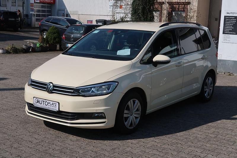 Gebraucht VW Touran 150 PS (110 kW) 2023 Gelb Van / Kleinbus