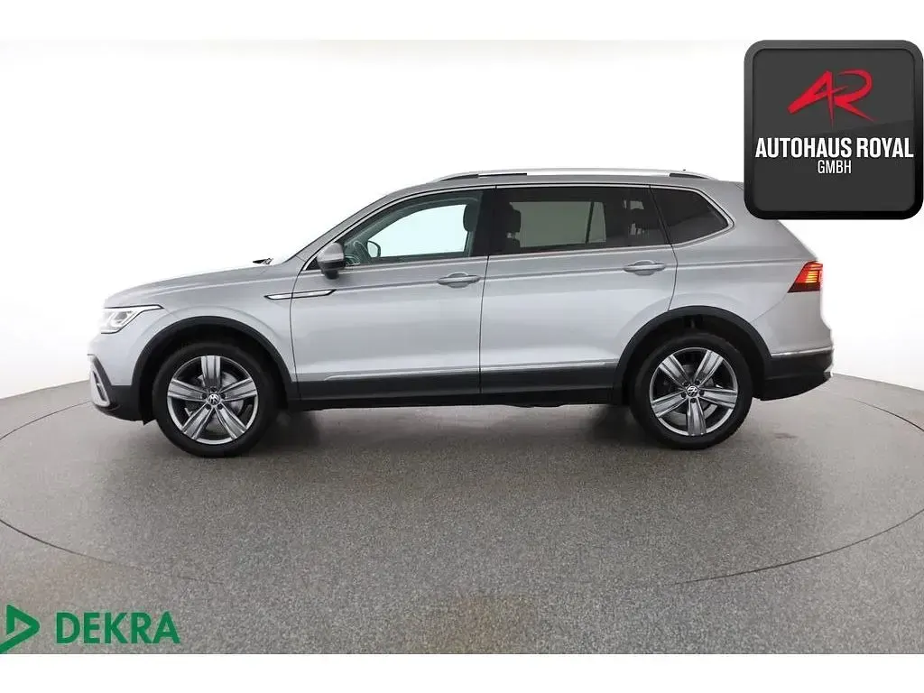 Gebraucht VW Tiguan Allspace Elegance 150 PS (110 kW) 2023 Silber (metallic) SUV
