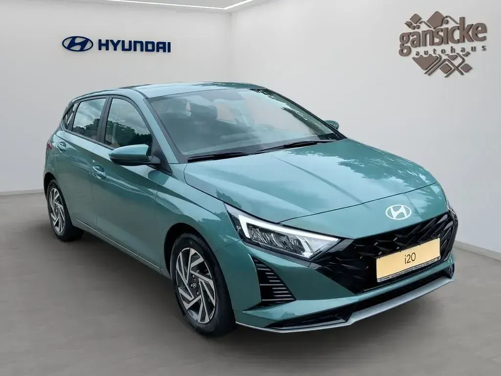 Neu Hyundai i20 Trend 90 PS (66 kW) 2026 Manreove green Kleinwagen