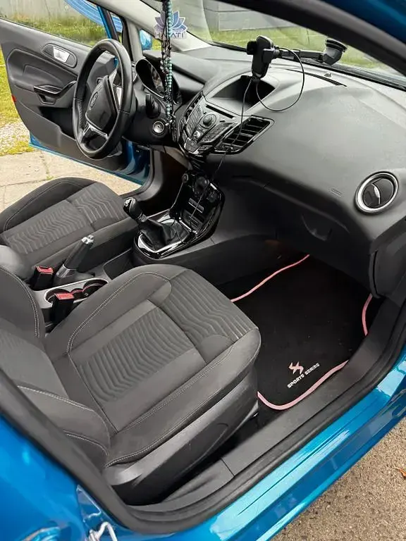 Gebraucht Ford Fiesta Titanium 125 PS (91 kW) 2013 Blau Limousine