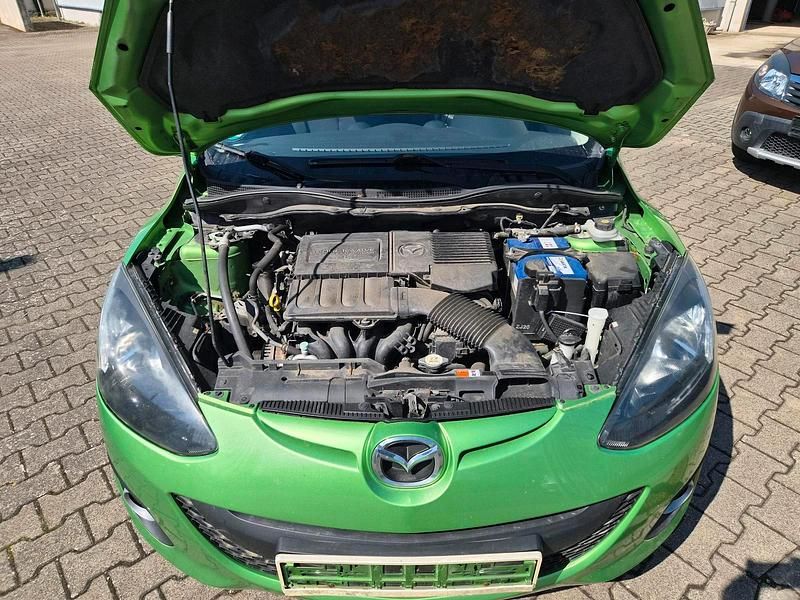 Gebraucht Mazda 2 84 PS (61 kW) 2013 Grün Kleinwagen