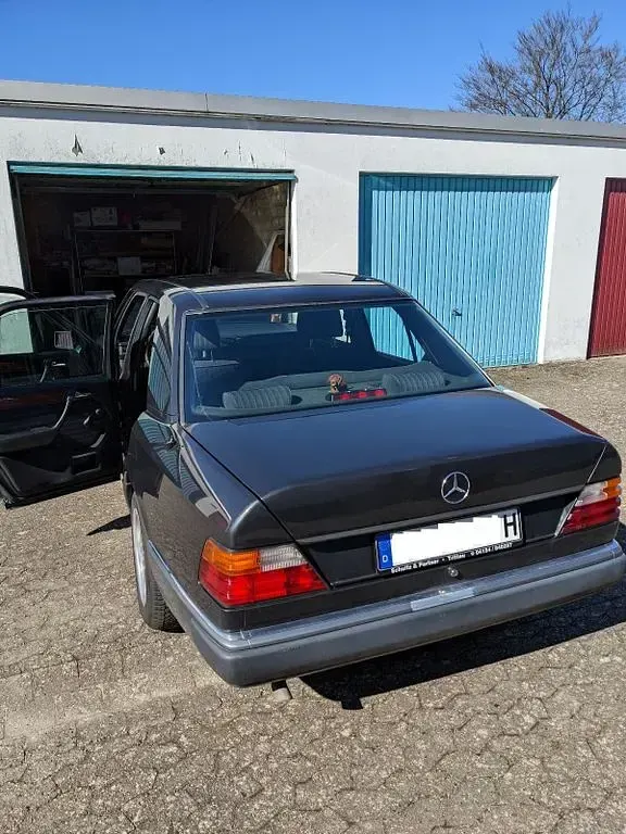 Gebraucht Mercedes 230 132 PS (97 kW) 1989 Schwarz Limousine