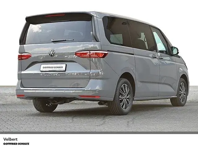 Gebraucht VW Multivan Life 150 PS (110 kW) 2026 Grau Van / Kleinbus