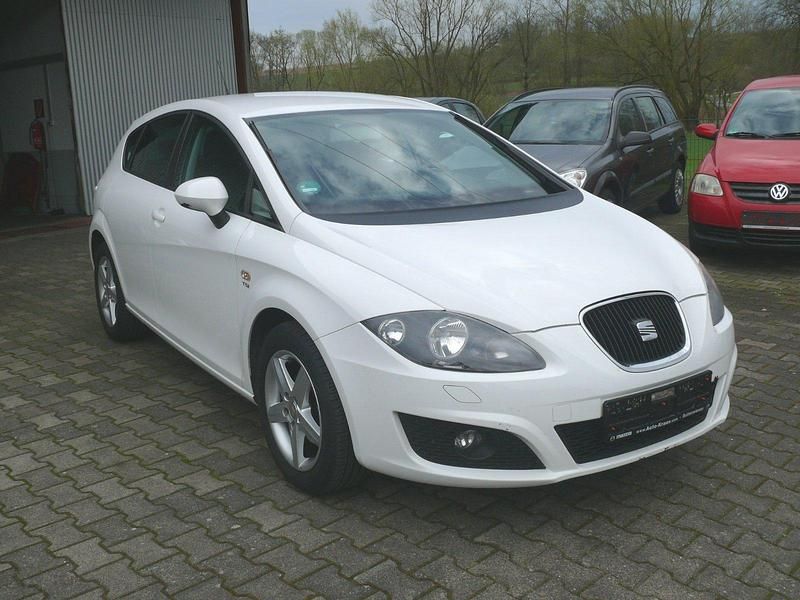 Weiß Gebraucht 2012 Seat Leon Limousine | 4.800 € (Fairer Preis) - Bild 1/4