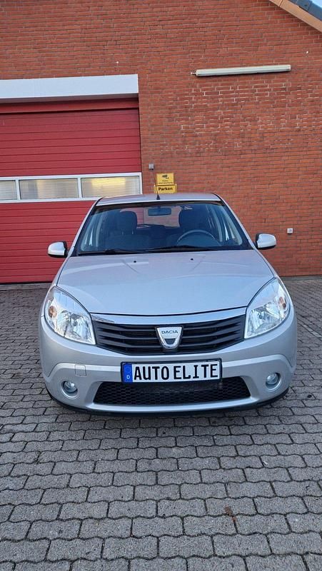Gebraucht Dacia Sandero 74 PS (54 kW) 2009 Silber Limousine