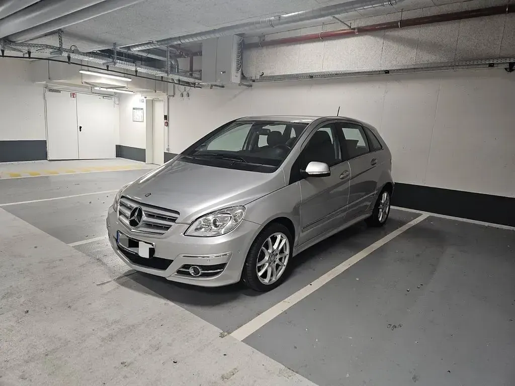 Gebraucht Mercedes B180 116 PS (85 kW) 2011 Silber Kleinwagen