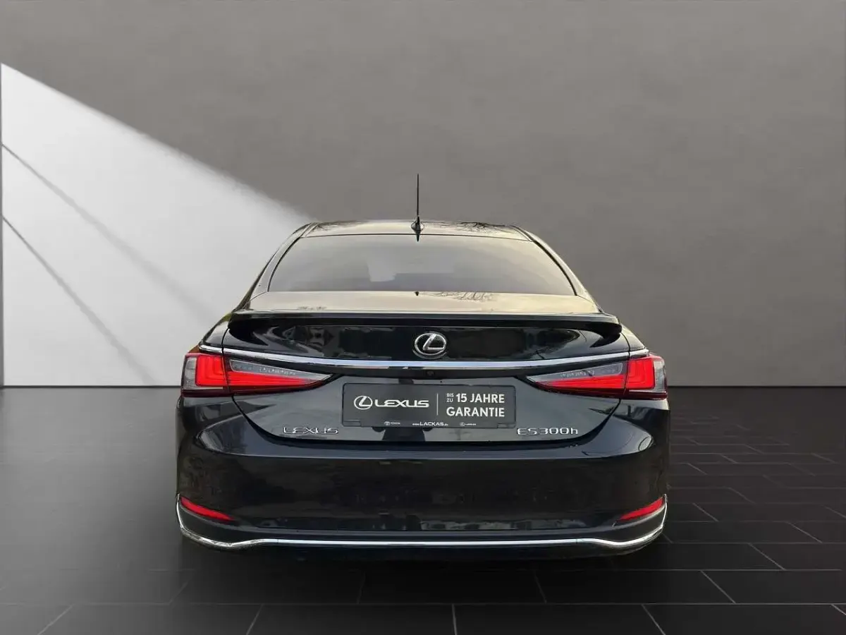Gebraucht Lexus ES300H Business Edition 218 PS (160 kW) 2026 Graphite black Limousine