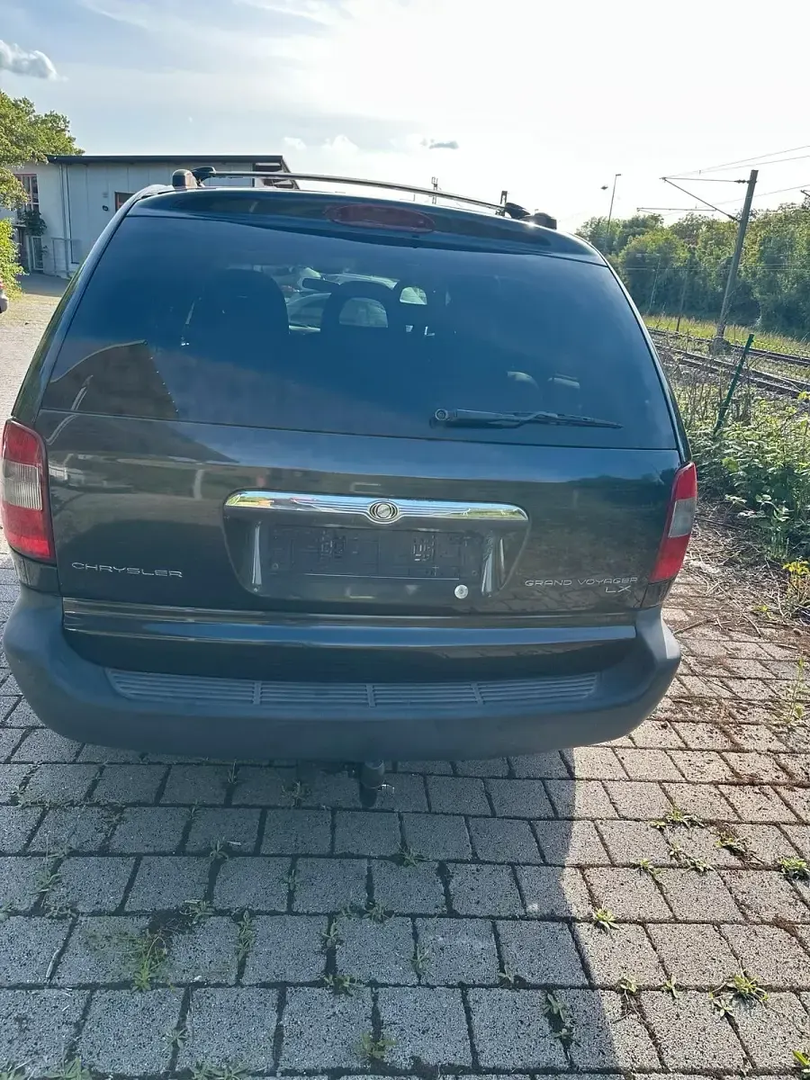 Używany Chrysler Voyager 174 KM (127 kW) 2002 Czarny Minivan