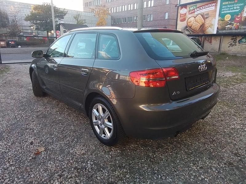 Gebraucht Audi A3 Ambiente 105 PS (77 kW) 2011 Grau Limousine