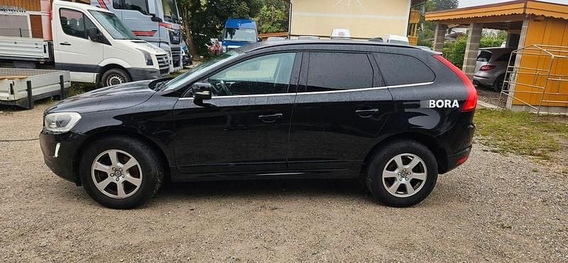 Schwarz Gebraucht 2016 Volvo XC60 Momentum SUV | 10.900 € (Superpreis) - Bild 1/4