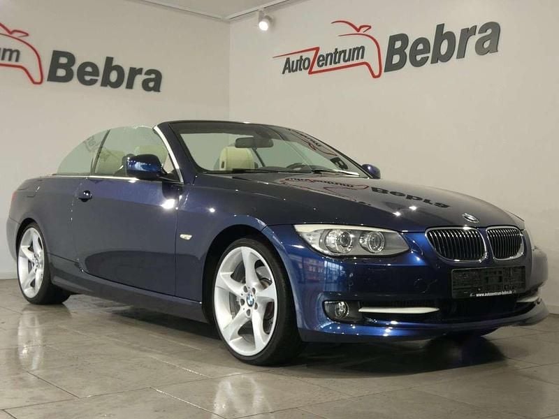 Gebraucht BMW 330 Cabriolet Performance 272 PS (200 kW) 2011 Tiefseeblau Cabrio