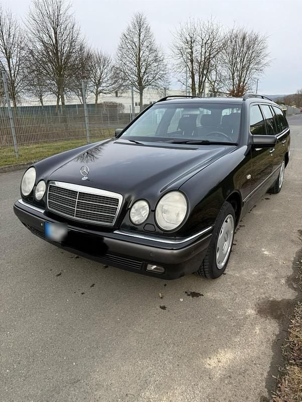 Gebraucht Mercedes E320 225 PS (165 kW) 1998 Schwarz Kombi