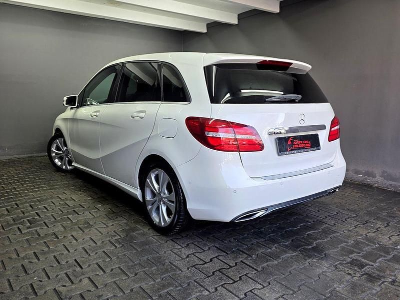 Gebraucht Mercedes B180 122 PS (89 kW) 2015 Weiß Kleinwagen