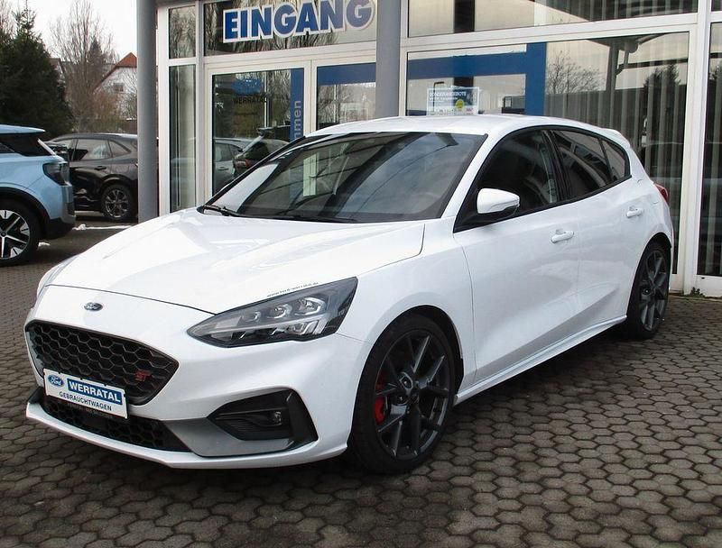 Weiß Gebraucht 2022 Ford Focus ST Limousine | 24.950 € (Superpreis) - Bild 1/4