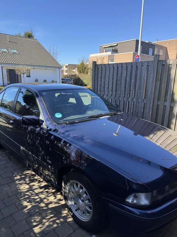 Blau Gebraucht 2000 BMW 523 Limousine | 3.500 € (Fairer Preis) - Bild 1/4