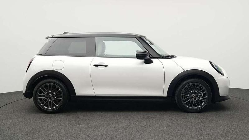 Gebraucht Mini Cooper Favoured 156 PS (114 kW) 2024 Weiß Kleinwagen