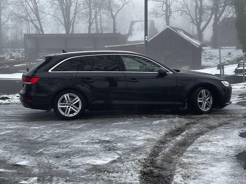 Gebraucht Audi A4 Sport 150 PS (110 kW) 2017 Schwarz Kombi