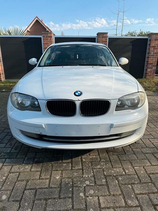 Gebraucht BMW 116 120 PS (88 kW) 2009 Weiß Kleinwagen