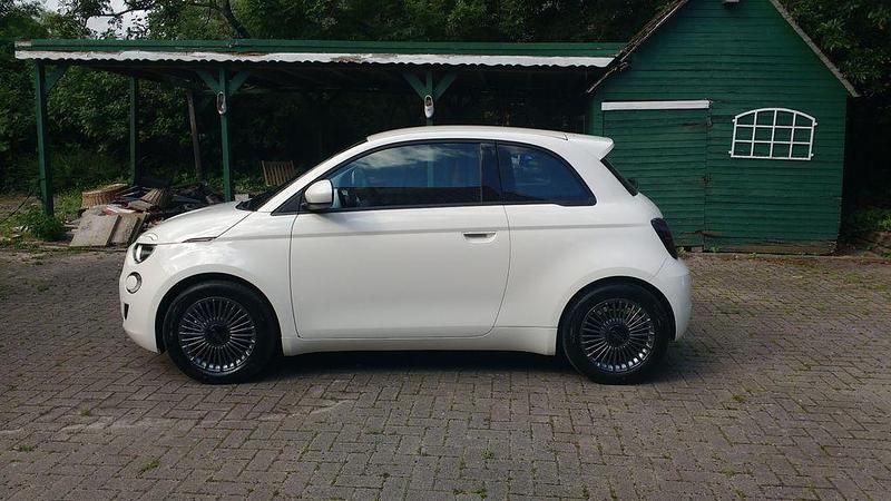 Weiß Gebraucht 2022 Fiat 500e Icon Kleinwagen | 16.890 € (Guter Preis) - Bild 1/4