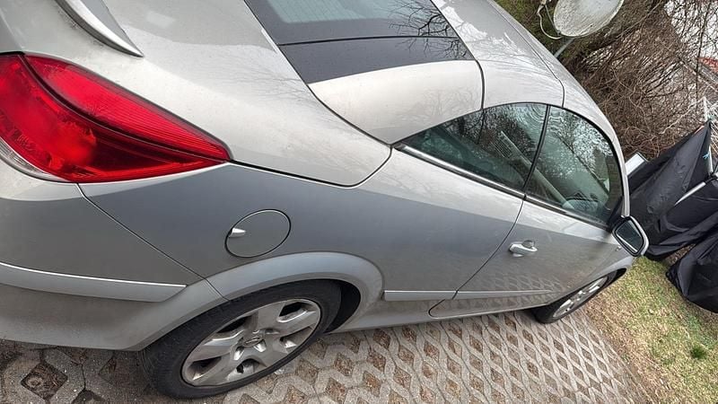 Gebraucht Opel Astra Cabriolet 150 PS (110 kW) 2006 Silber Cabrio