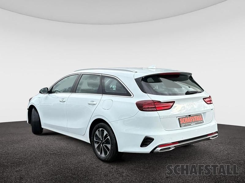 Gebraucht Kia Ceed Sportswagon Comfort 141 PS (103 kW) 2022 Weiss (casa white) Kombi