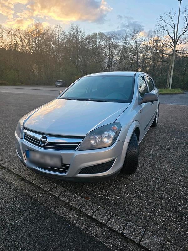 Gebraucht Opel Astra 90 PS (66 kW) 2009 Silber Kleinwagen