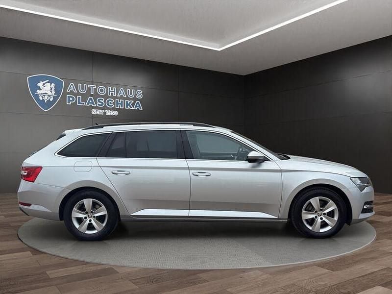 Gebraucht Skoda Superb Ambition 150 PS (110 kW) 2022 Brilliantsilber Kombi