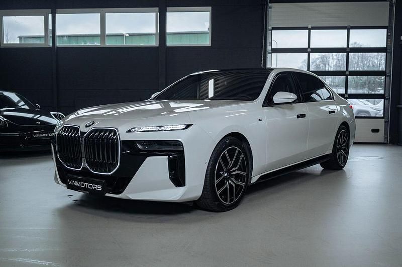 Weiß Gebraucht 2023 BMW 740 M Sport Limousine | 91.999 € (Superpreis) - Bild 1/4