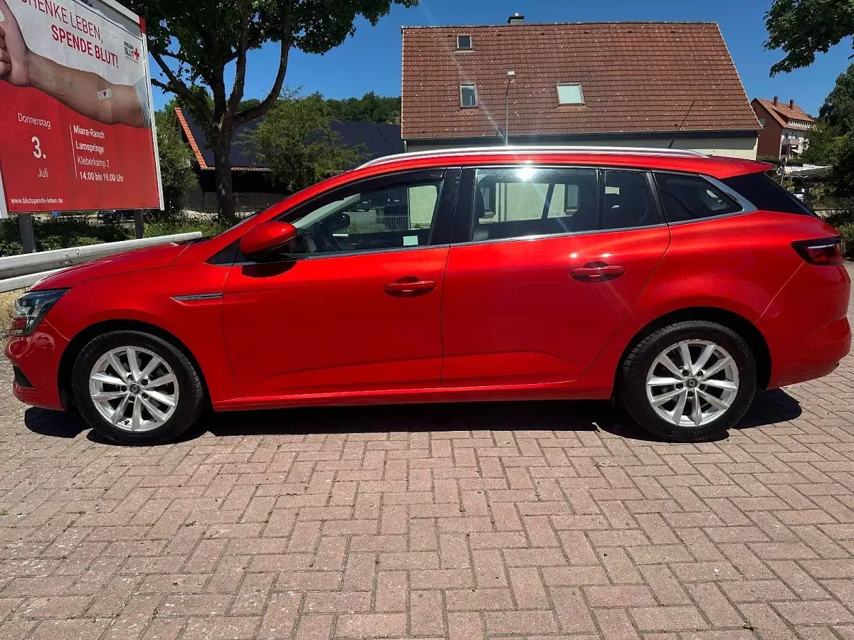 Gebraucht Renault Mégane GrandTour Intens 132 PS (97 kW) 2017 Rot Kombi