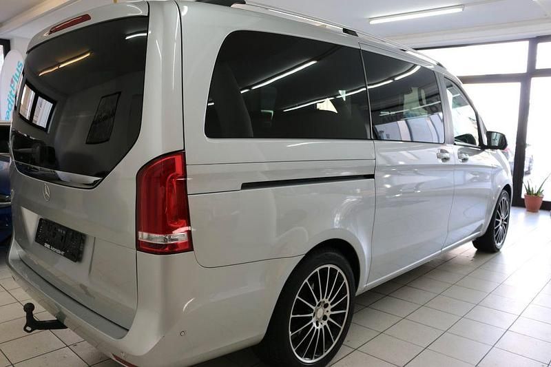 Gebraucht Mercedes V250 Edition 190 PS (139 kW) 2017 Silber Van / Kleinbus