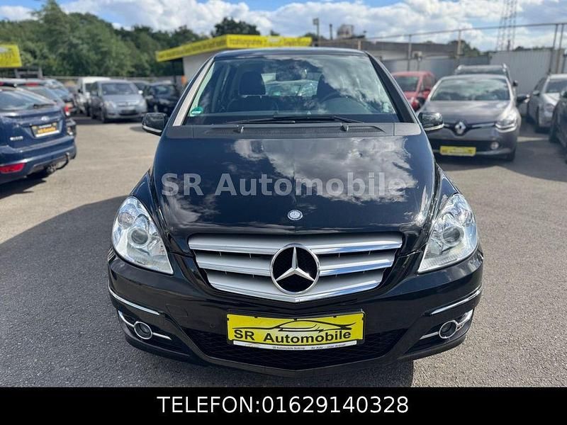 Schwarz Gebraucht 2010 Mercedes B180 Van / Kleinbus | 6.950 € (Fairer Preis) - Bild 1/4