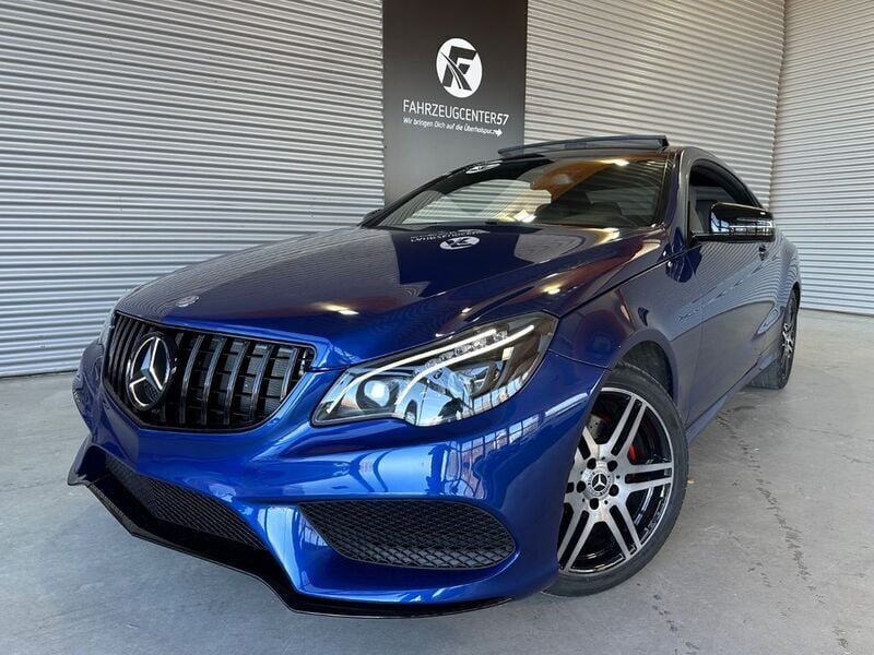 Blau Gebraucht 2017 Mercedes E400 AMG line Coupé | 30.000 € - Bild 1/4