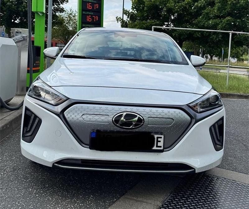 Weiß Gebraucht 2021 Hyundai Ioniq 6 Limousine | 14.300 € (Superpreis) - Bild 1/4