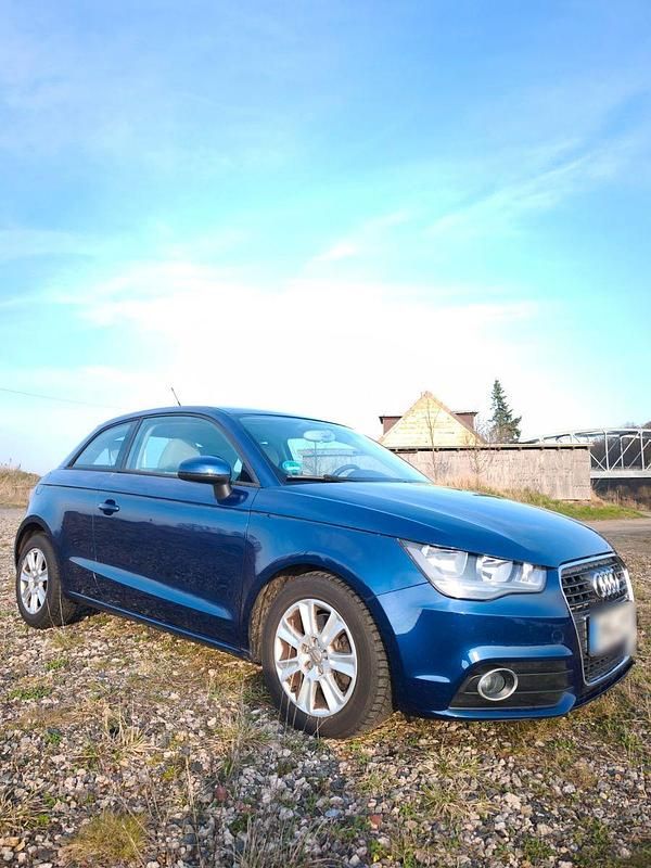Gebraucht Audi A1 Ambition 105 PS (77 kW) 2010 Blau Kleinwagen