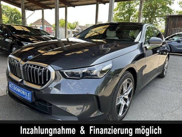 Grau Gebraucht 2024 BMW i5 Sport Line Limousine | 52.000 € (Guter Preis) - Bild 1/4