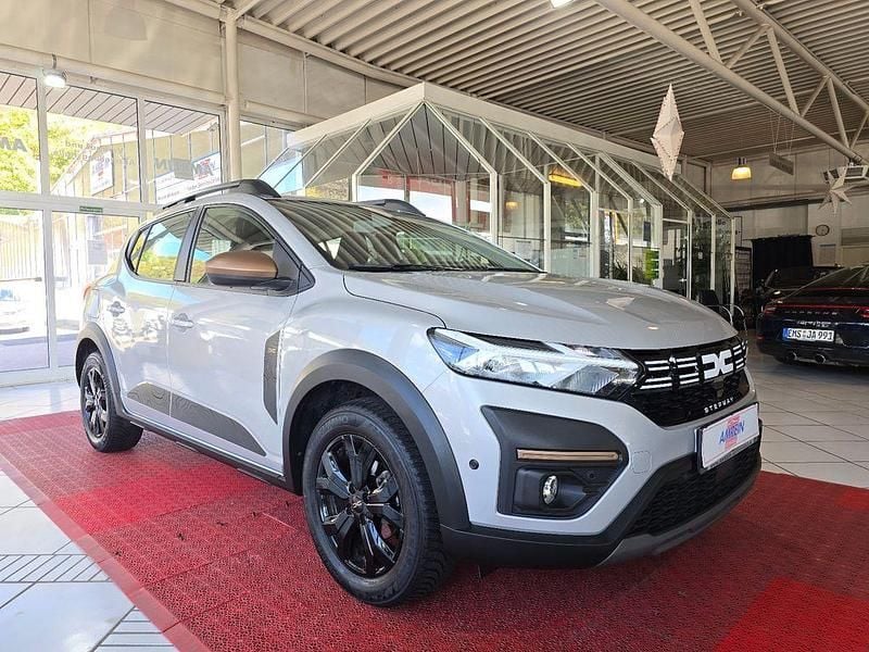 Grau Gebraucht 2024 Dacia Sandero Extreme Kleinwagen | 15.900 € (Fairer Preis) - Bild 1/4
