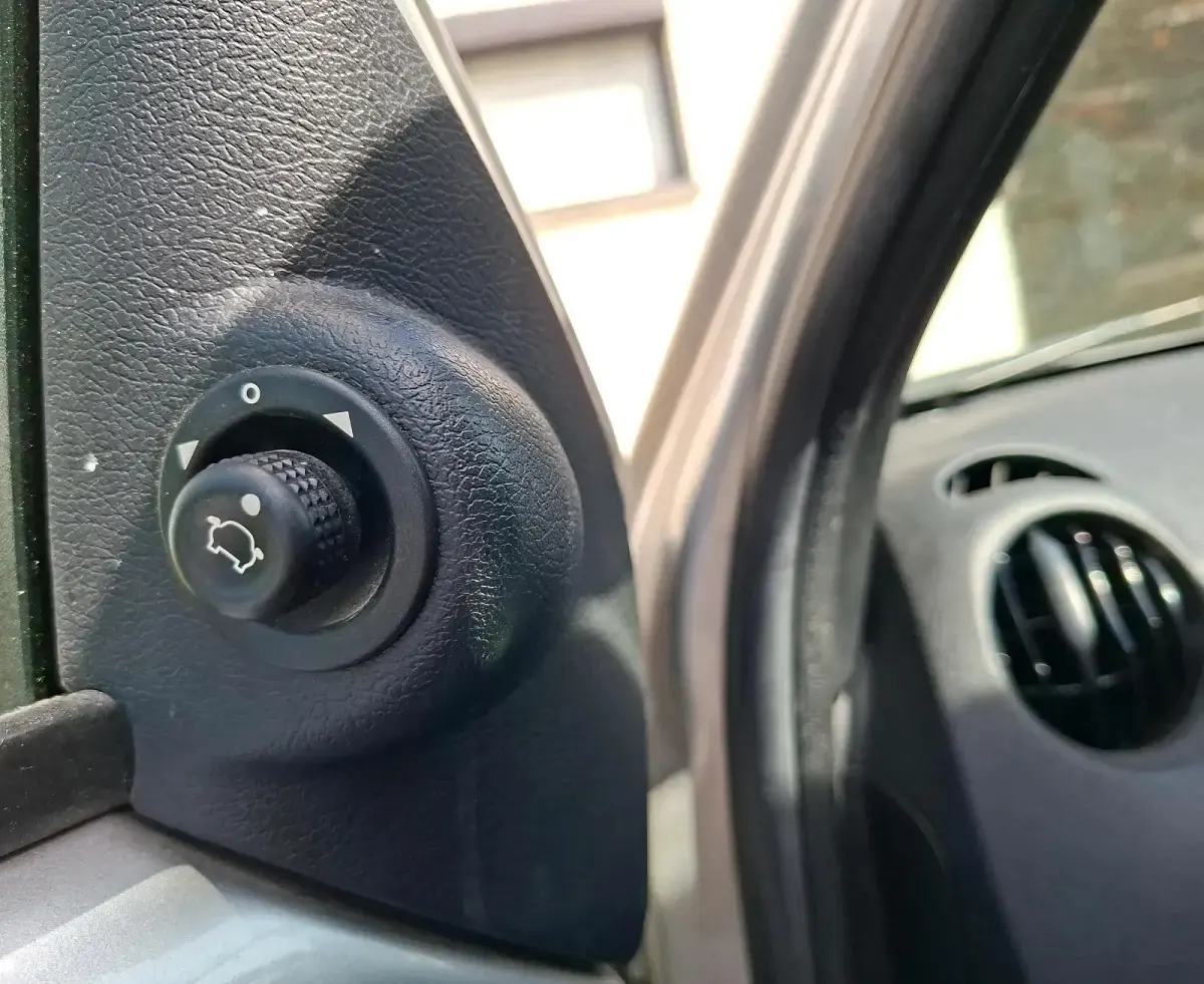 Second-hand Ford Ka 70 CP (51 kW) 2005 Argintiu Hatchback
