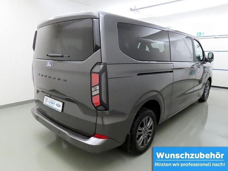 Gebraucht Ford Tourneo Titanium 170 PS (125 kW) 2025 Grau Van / Kleinbus