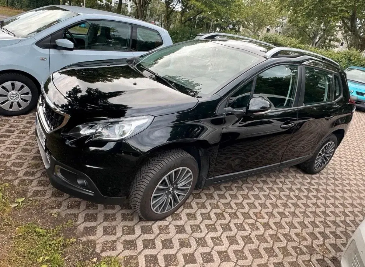 Gebraucht Peugeot 2008 82 PS (60 kW) 2017 Schwarz SUV