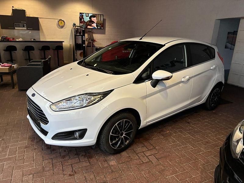 Gebraucht Ford Fiesta Titanium 101 PS (74 kW) 2014 Weiß Limousine